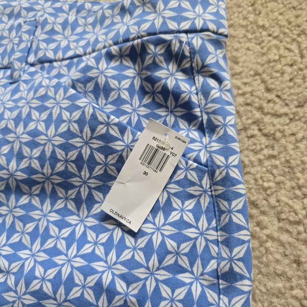 NWT Old Navy Women's Plus Size 30 Blue Tile Pattern High Rise Short Pixie Shorts - Picture 6 of 11